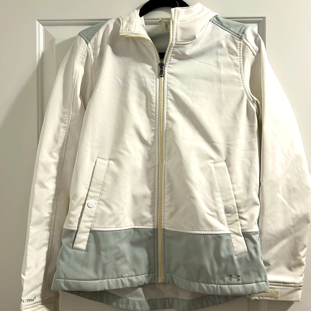 White rain coat.